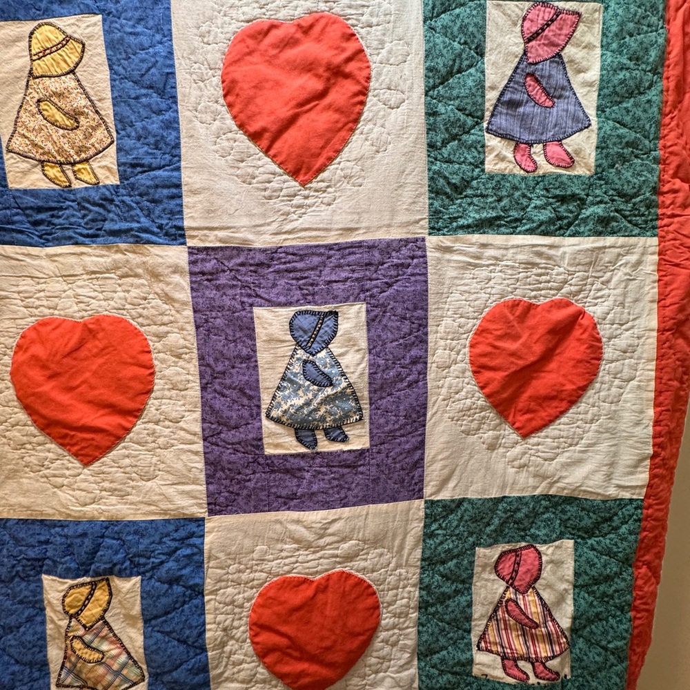 Source Unknown vintage sunbonnet/Heart Quilt 38 x 56